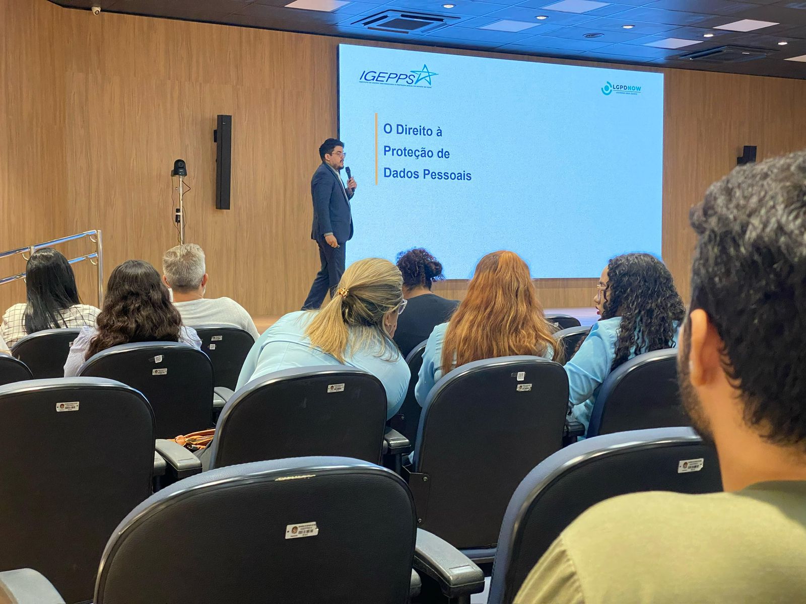 Dr. Evandro palestrando no IGEPPS